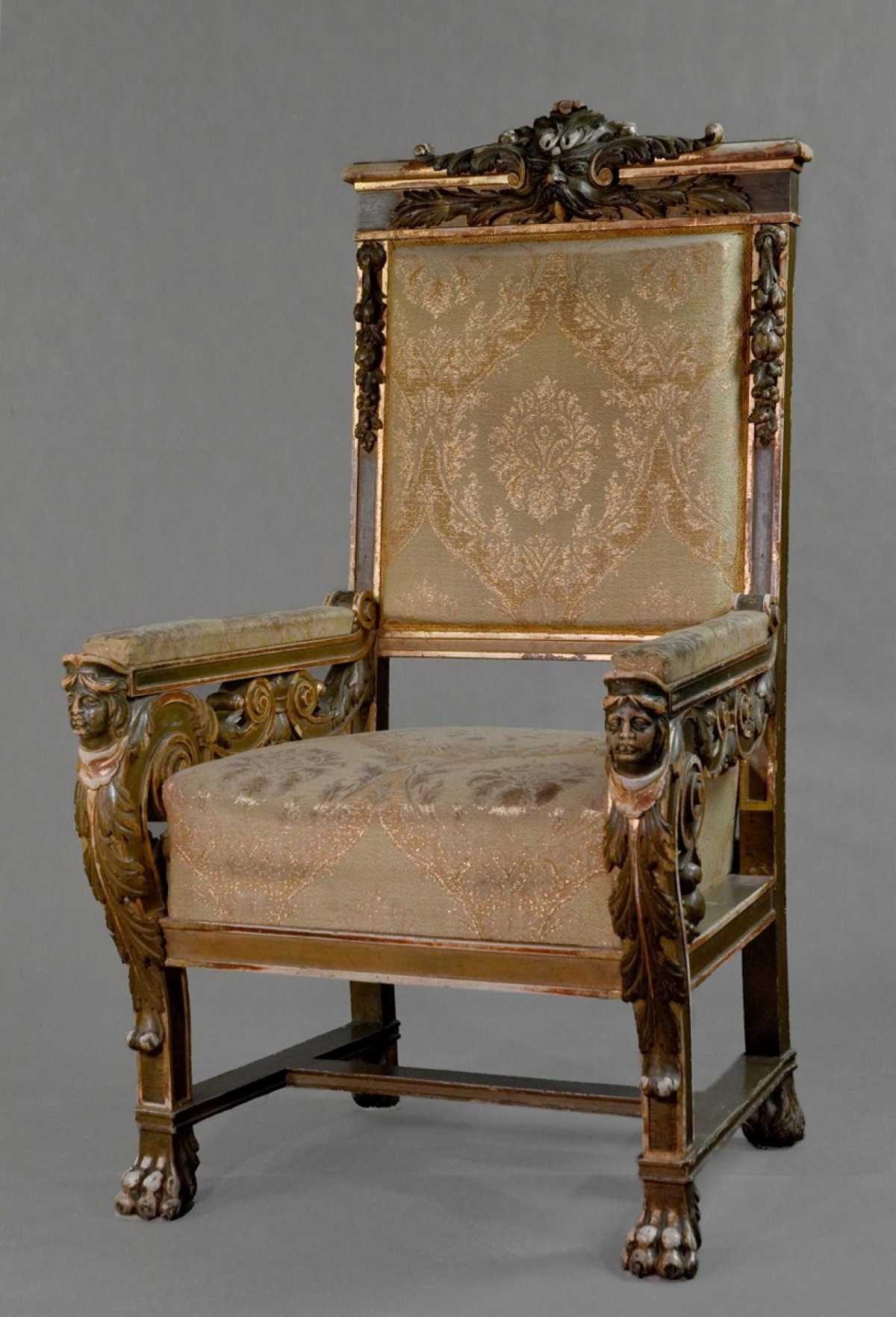 Fotel typu tronowego 